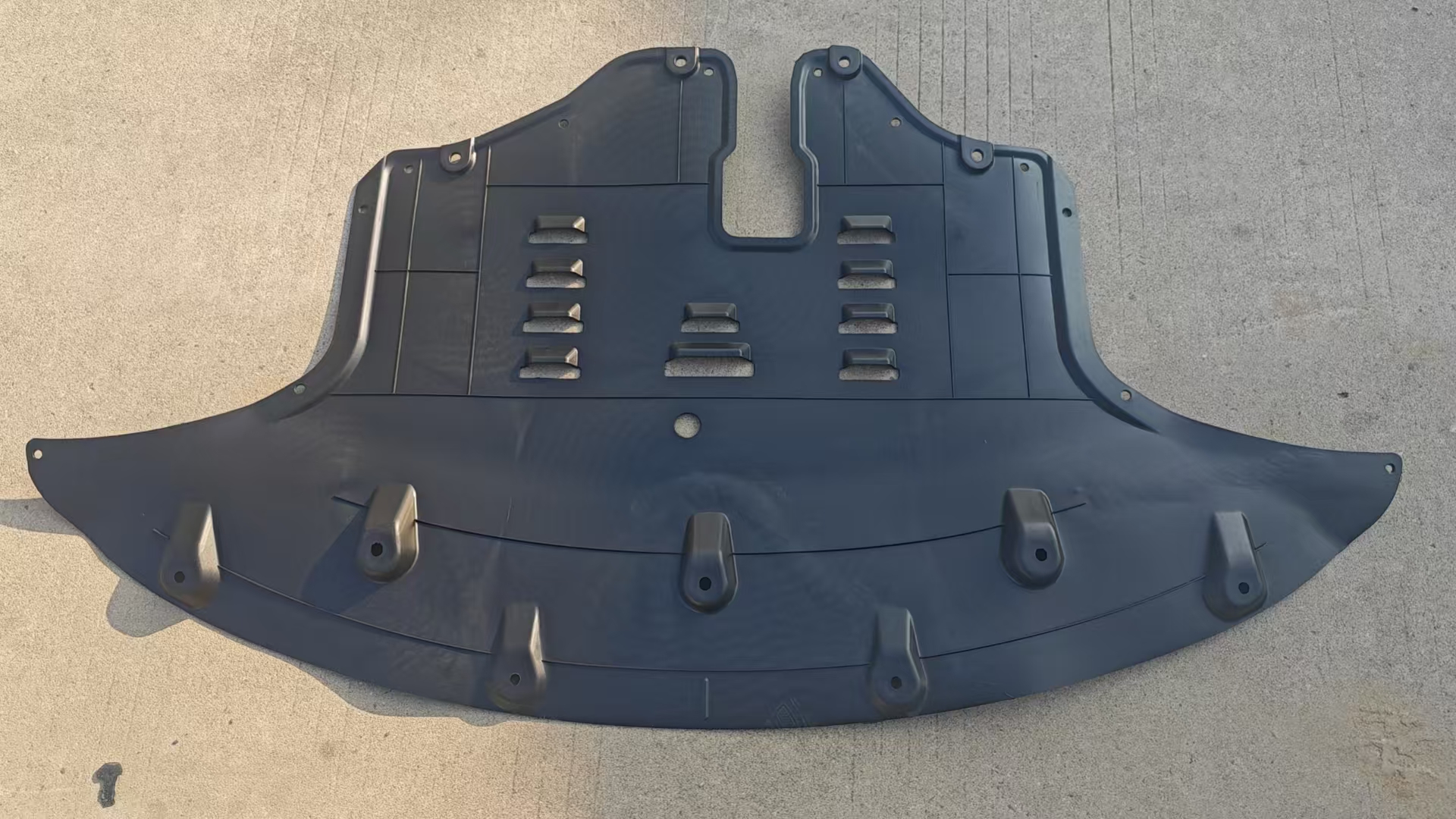 Hyundai Hyundai Sorento Lower Shield / Chassis Cover