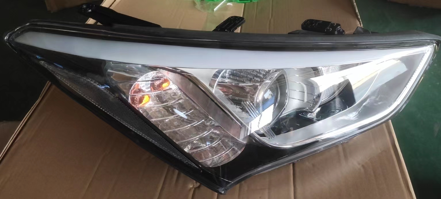 Hyundai Hyundai Santa Fe (Grand) 2013-2016 White Headlight Assembly